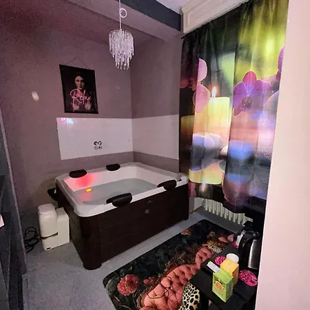 Апартаменты Jacuzzi Парма