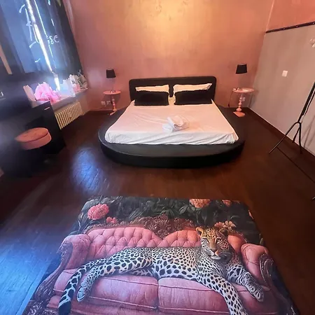 Jacuzzi Apartment